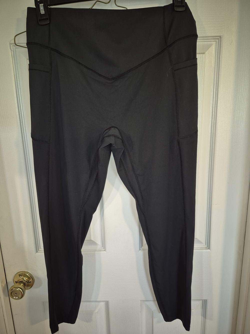HALARA Black High-Rise Performance Leggings with Side Pockets And Butt Sinching.